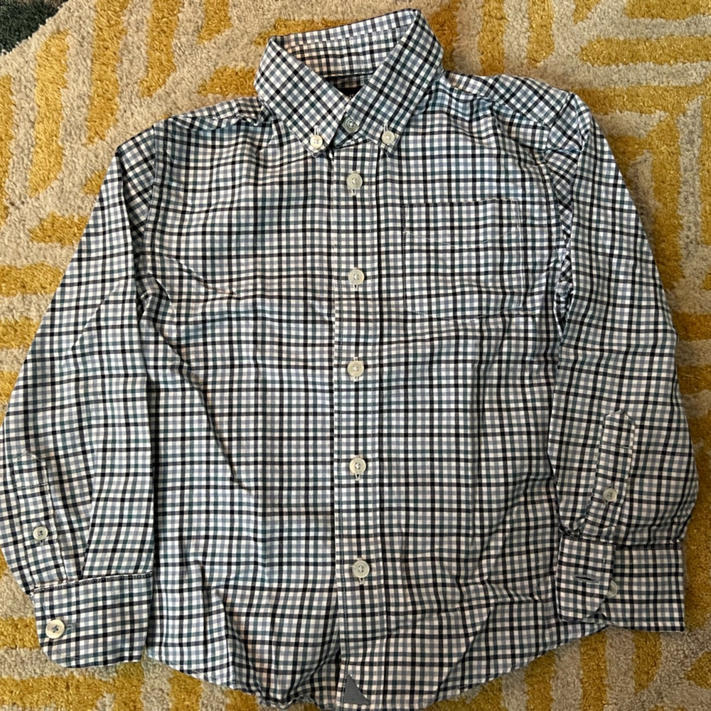 Untuckit long sleeve button down polo shirt. Boys size 4-5 years Great condition